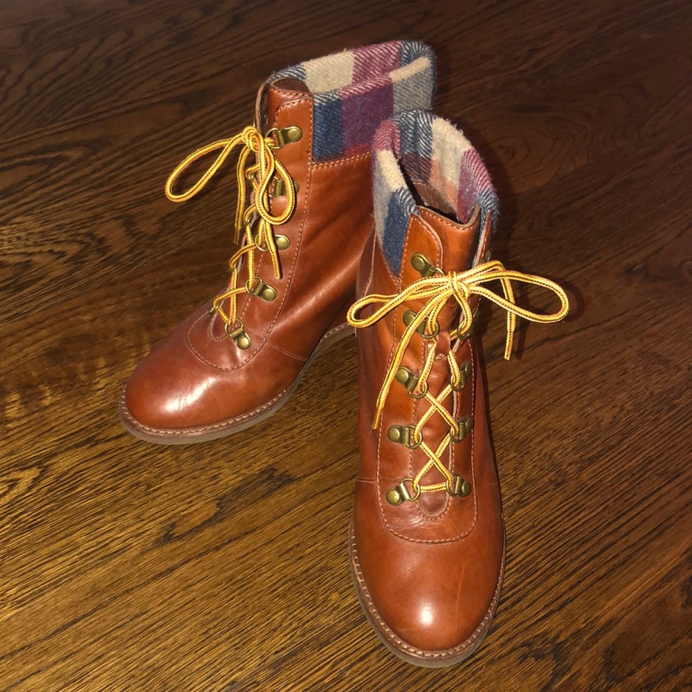 Wedge boot